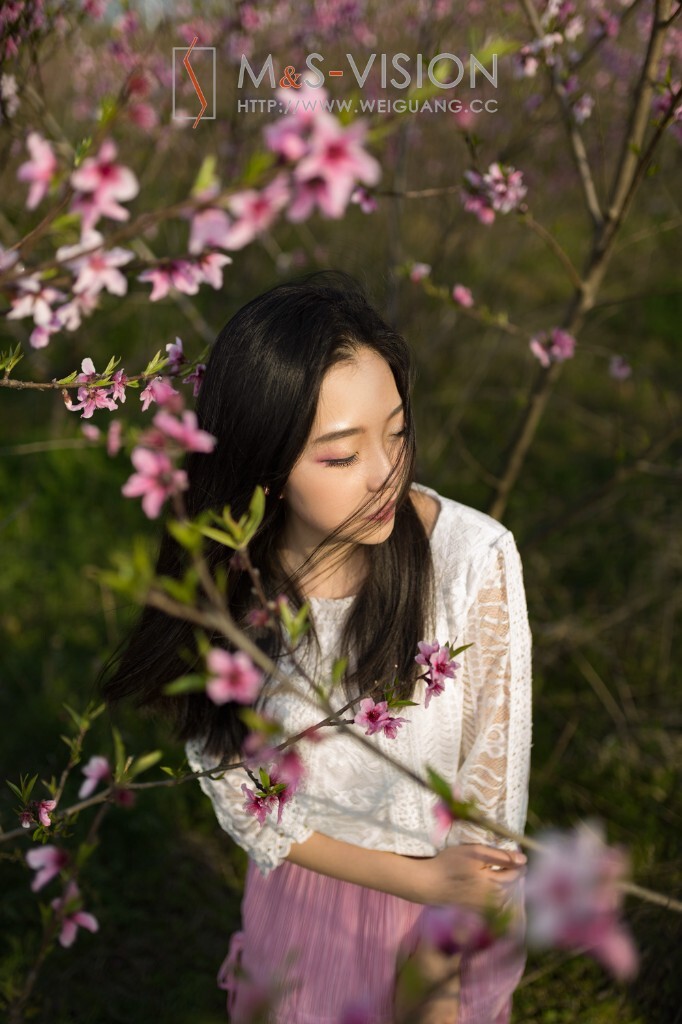 摄影:阿木~,大山<br />
彩妆:本本<br />
后期:阿木~<br />
麻豆:小雪<br />
设备:佳能5D Mark III、 EF 35MM F/1.4L II USM、EF 85mm f/1.2 L II USM、神牛AD600