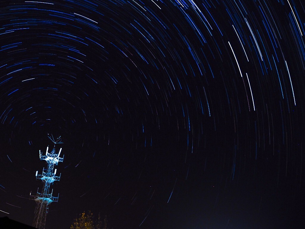 龙市小镇的秋夜
