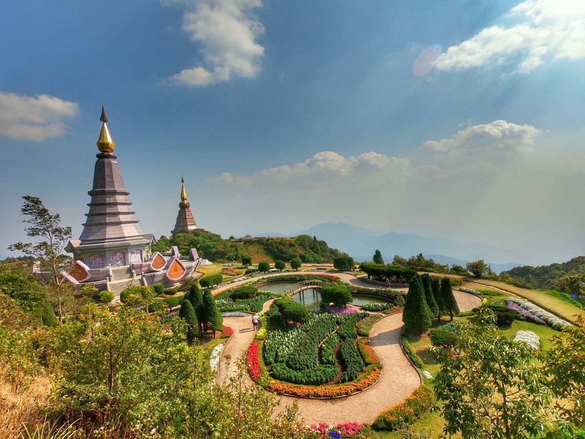 因为《孤独星球》上的一张明信片,在清迈专门骑摩托车往返