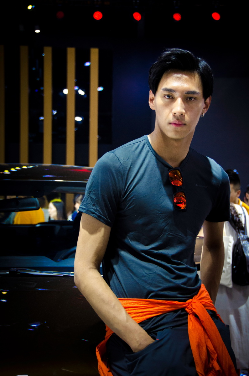 成都车展的有型帅哥,秒杀那些女模的范儿啊?