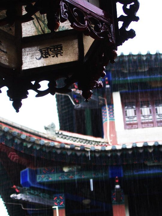建水孔庙外<br />
