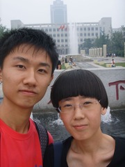 合影1 笨蛋很委屈的表情