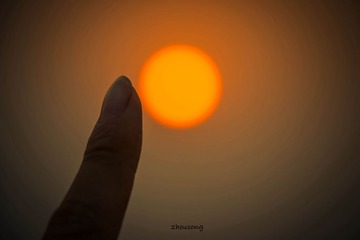 轻摸太阳