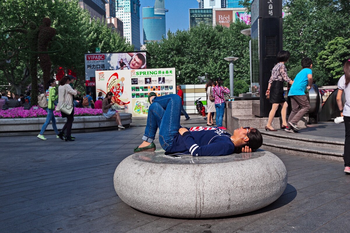 <a href="https://tuchong.com/tags/%E8%A1%97%E6%8B%8D/" target="_blank">#街拍</a>#如此陶醉,让看的人也跟着醉了。