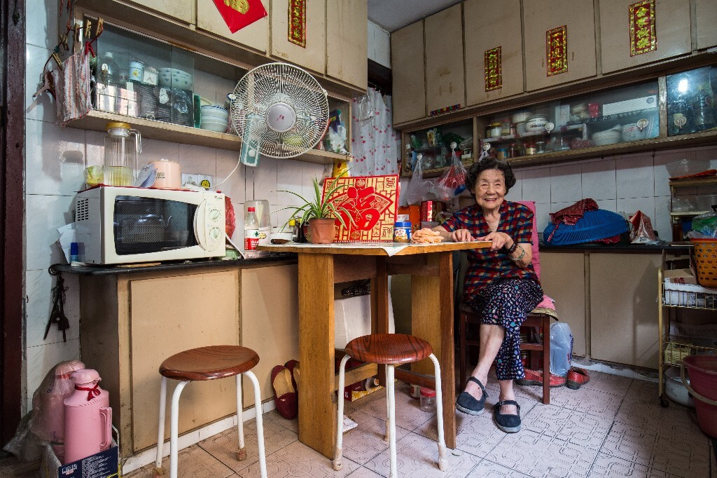 灶披间