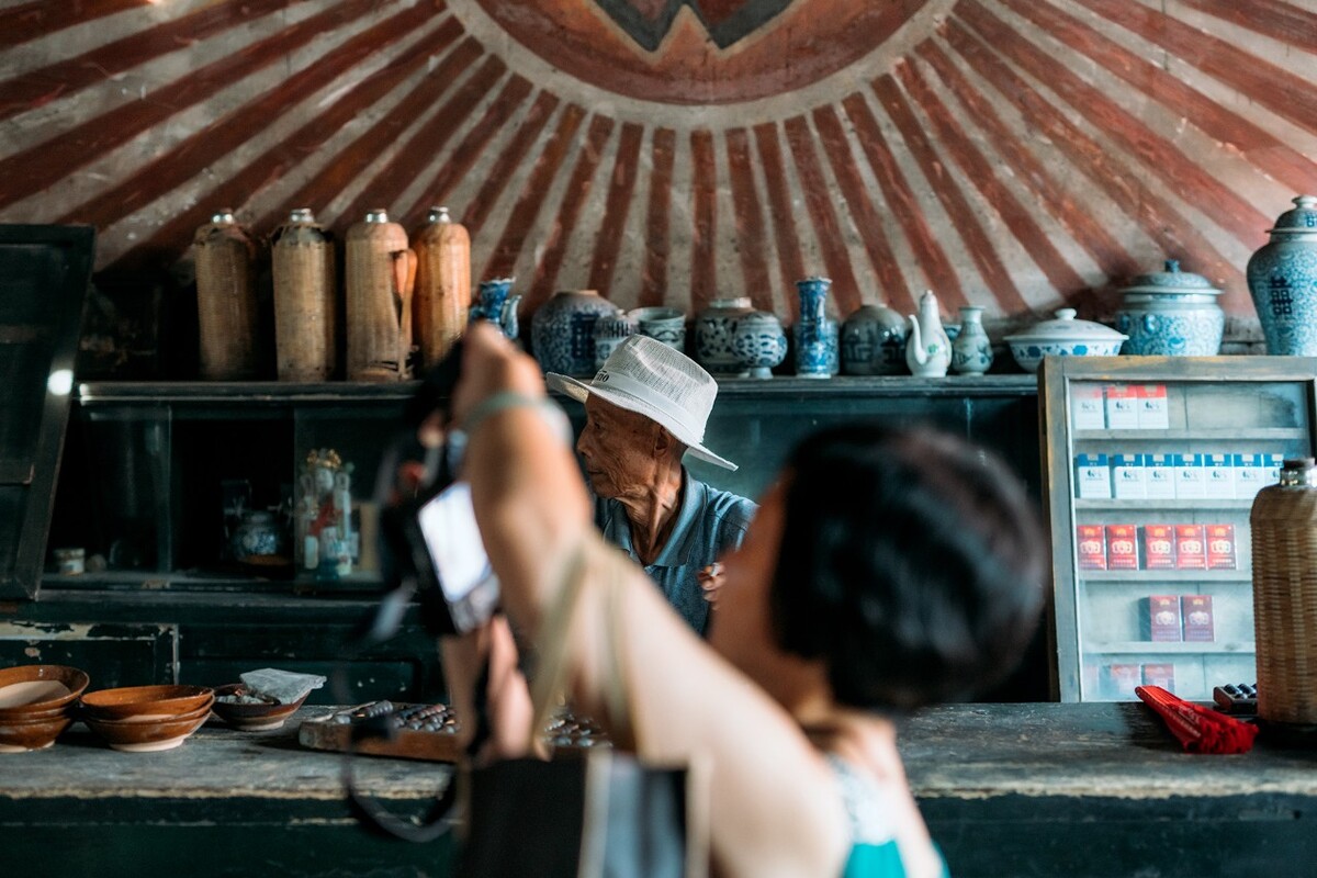 “向左看”