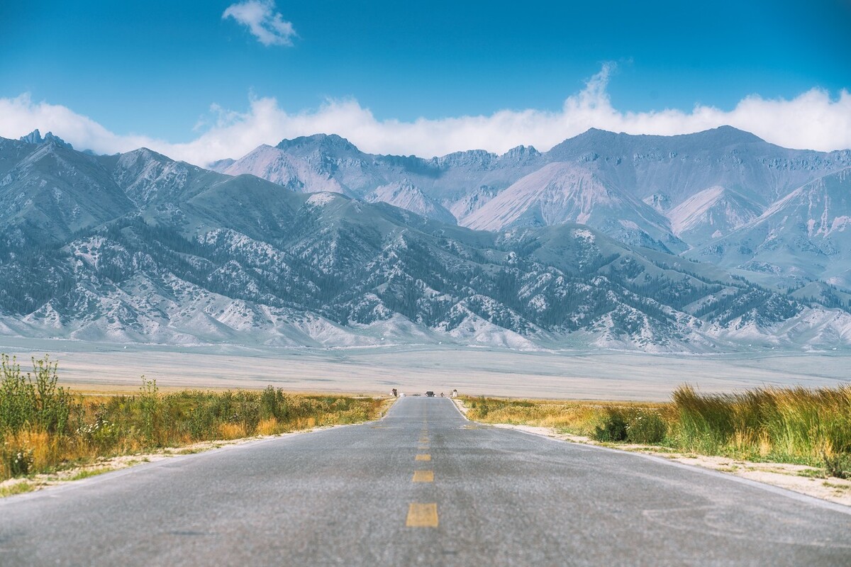 赛里木湖沿湖公路