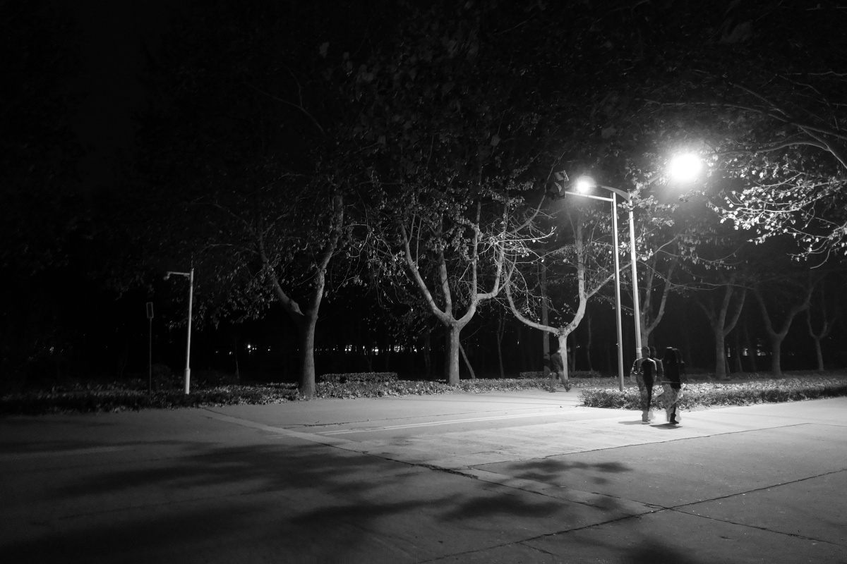 光的背面是影子,故事的背面影影绰绰