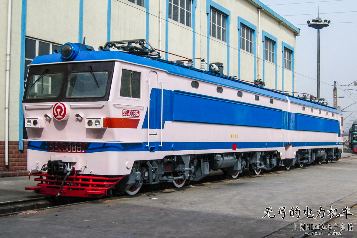 "大白鲨"涂装的ss4型电力机车 - nd5-0342 - 图虫