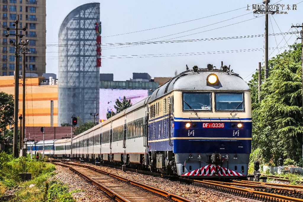T7608次列车时宁芜铁路上等级最高的列车，编组为12RZBSP+KD25K