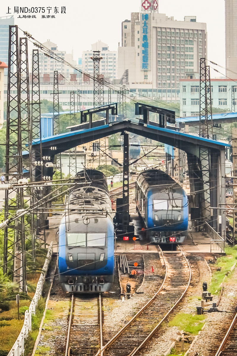 南昌机务段成群结队的南局南段df11g型内燃机车