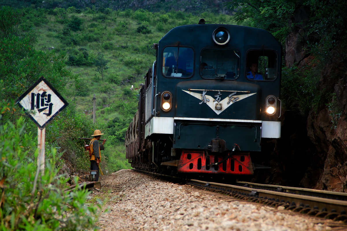 行进中的窄轨小火车