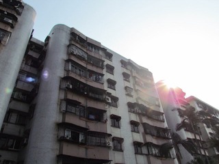 中午的旧楼