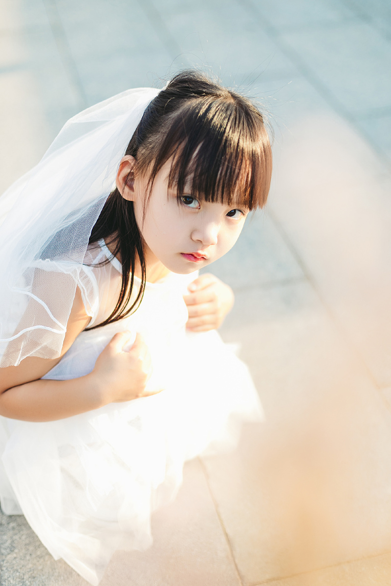 夕阳下的小小新娘?