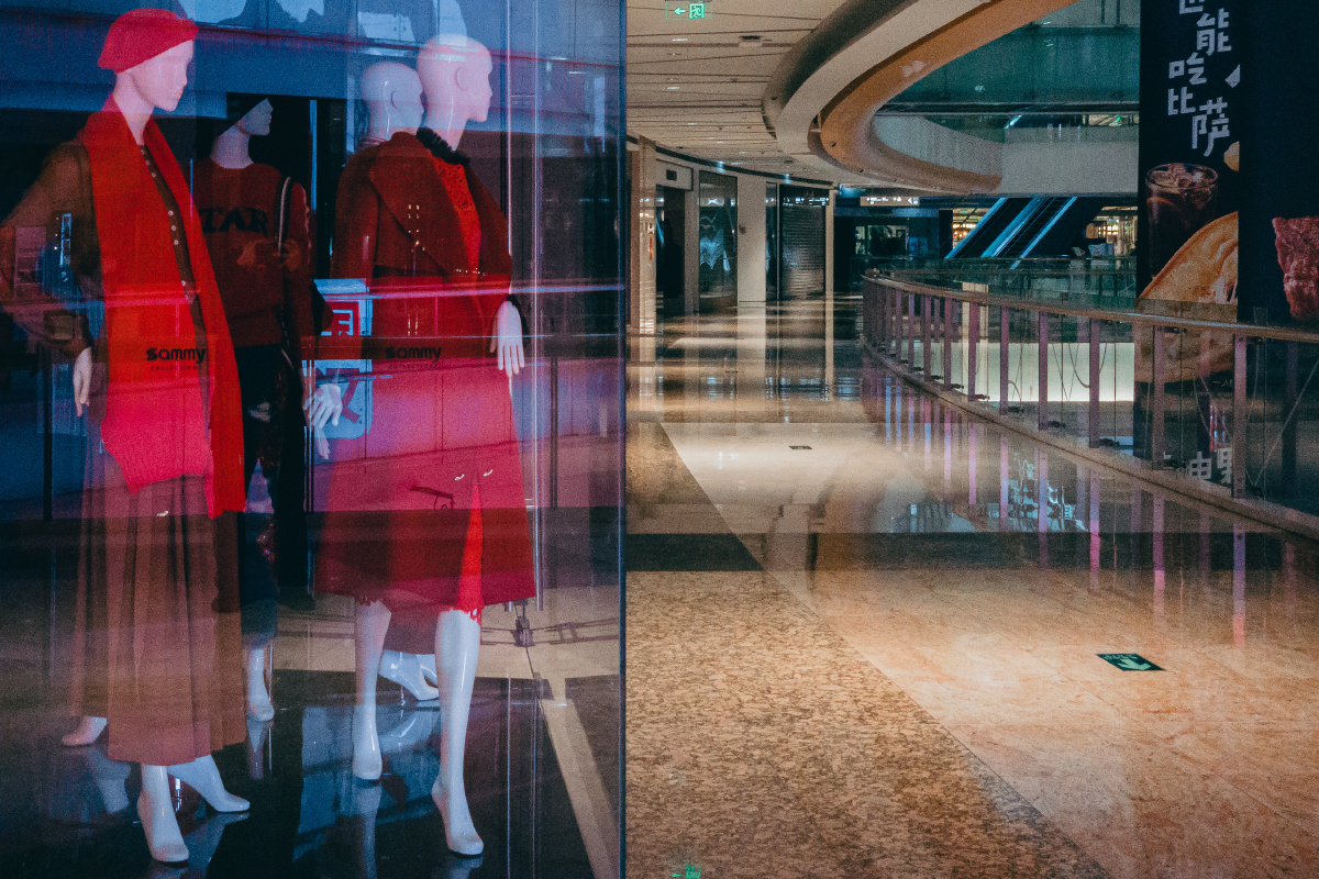 空无一人的商场