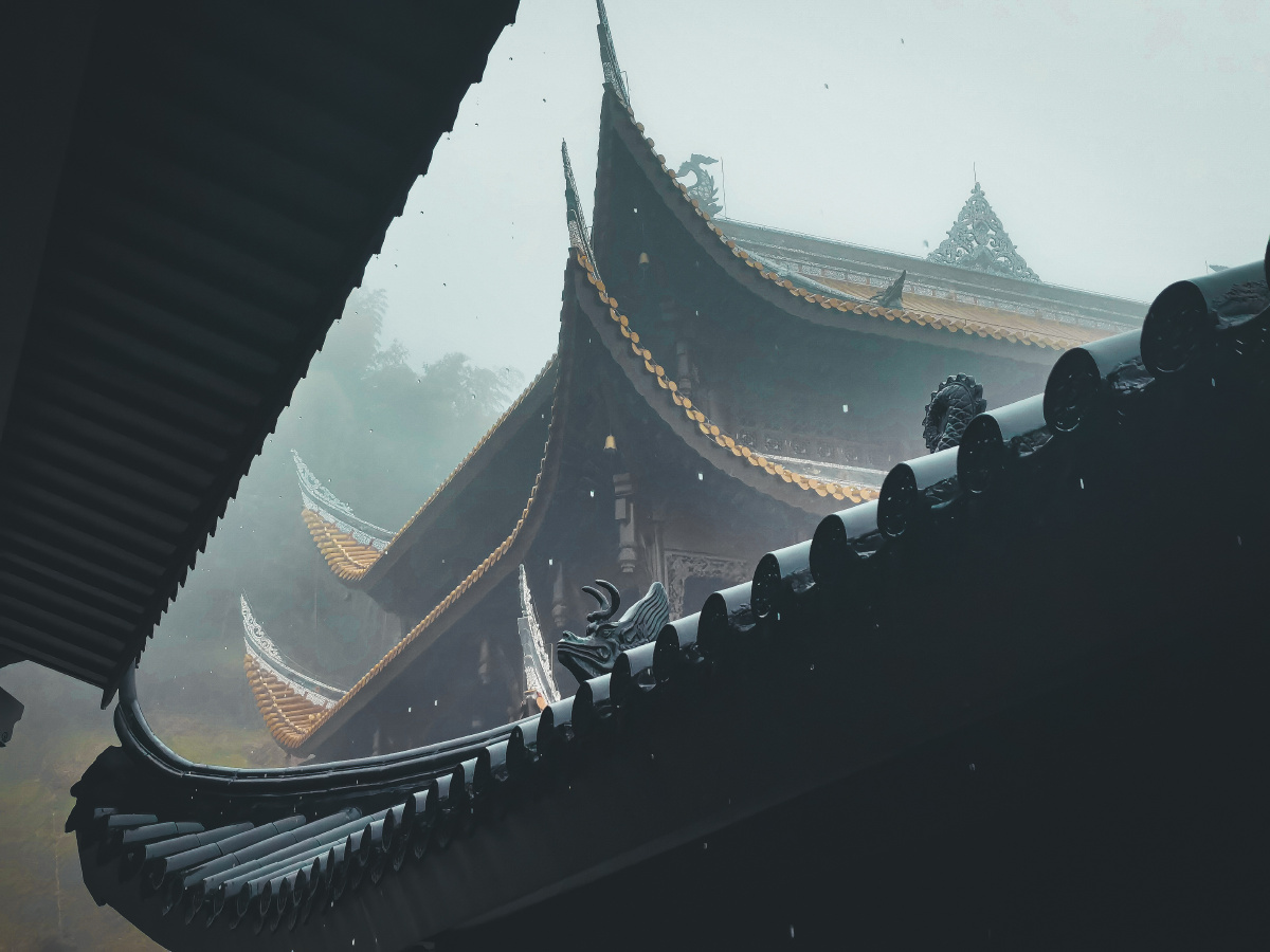 雨中的寺庙