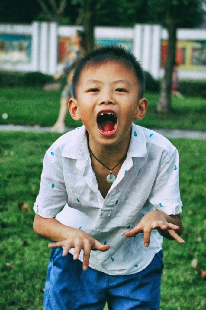 给小孩爱和分享 <br />
<br />
给小孩家和翅膀 <br />
<br />
就算很平凡但至少 很善良<br />
<br />
...