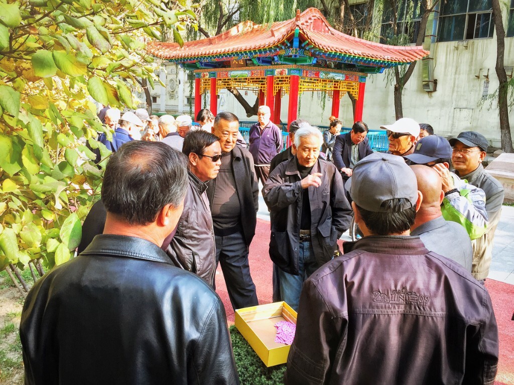 打牌的老爷子
