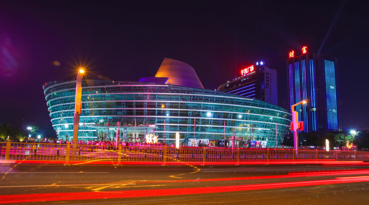 东莞夜景,国庆期间,东莞行政中心广场灯饰场景展示!