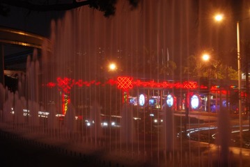 20130612华侨城地铁口喷泉