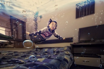 水下小