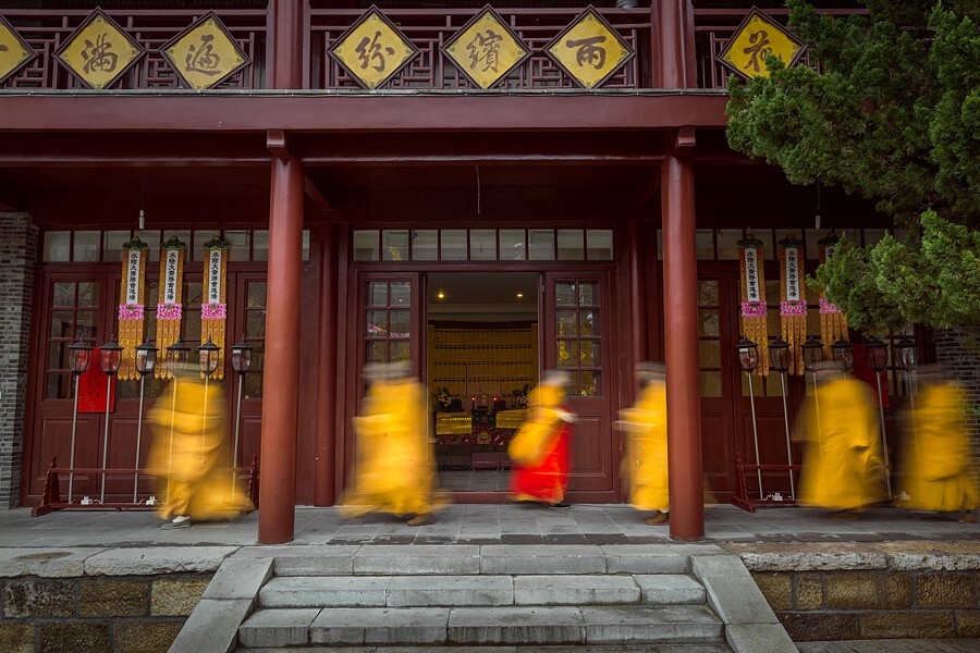 南京栖霞寺位于南京市栖霞区栖霞山中峰西麓,三面环山,北临长江,是中国四大名刹之一,佛教“三论宗”的发源地,南北朝时期中国的佛教中心,南朝时期与鸡鸣寺、定山寺齐名。