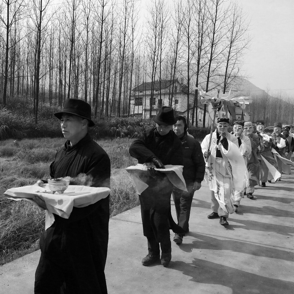 每逢八月十五日梁昭明太子萧统生日，池州府城和四乡傩队都举行“中秋迎神赛会”来朝觐他（池人奉为“鬼神师”、“案菩萨”、“土主”。