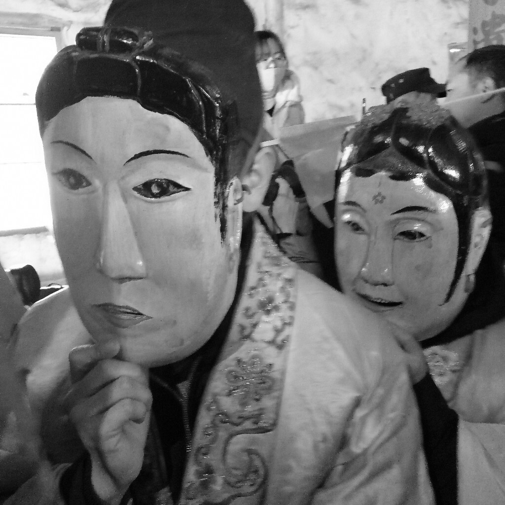 人、鬼、神、怪均以忠奸愚劣而分妍媸，夸张大胆,惟妙惟肖。