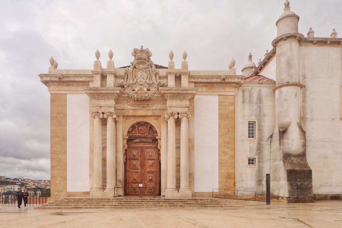 科英布拉大学,欧洲最古老的大学之一,世界十大最美图书馆(可惜不让拍