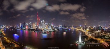 夜上海。外滩全景