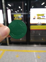 137702