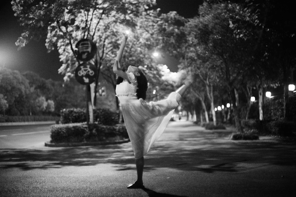 树影斑驳人影绰绰灯影婆娑月影袅袅