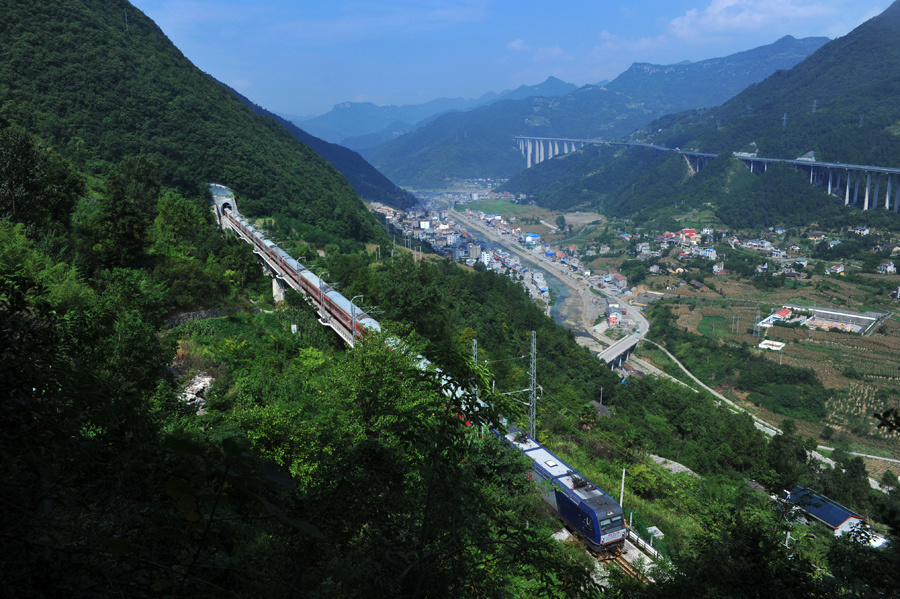 长阳土家族自治县榔坪镇,地处长阳西北边陲,素有"川鄂咽喉"和"宜昌西