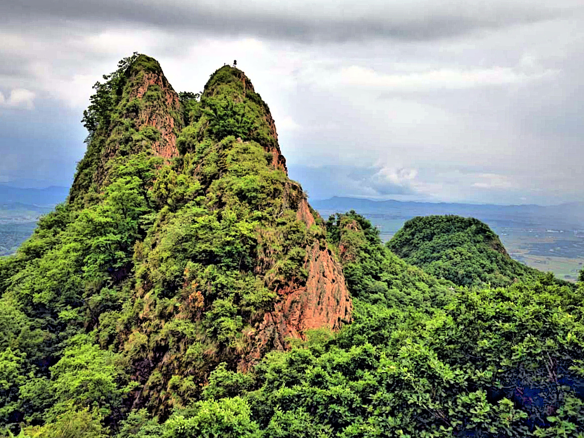 吉林蛟河拉法山姊妹峰