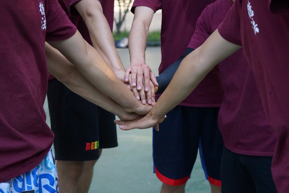 运动中团队之间配合与鼓气是团体运动最动人的地方!