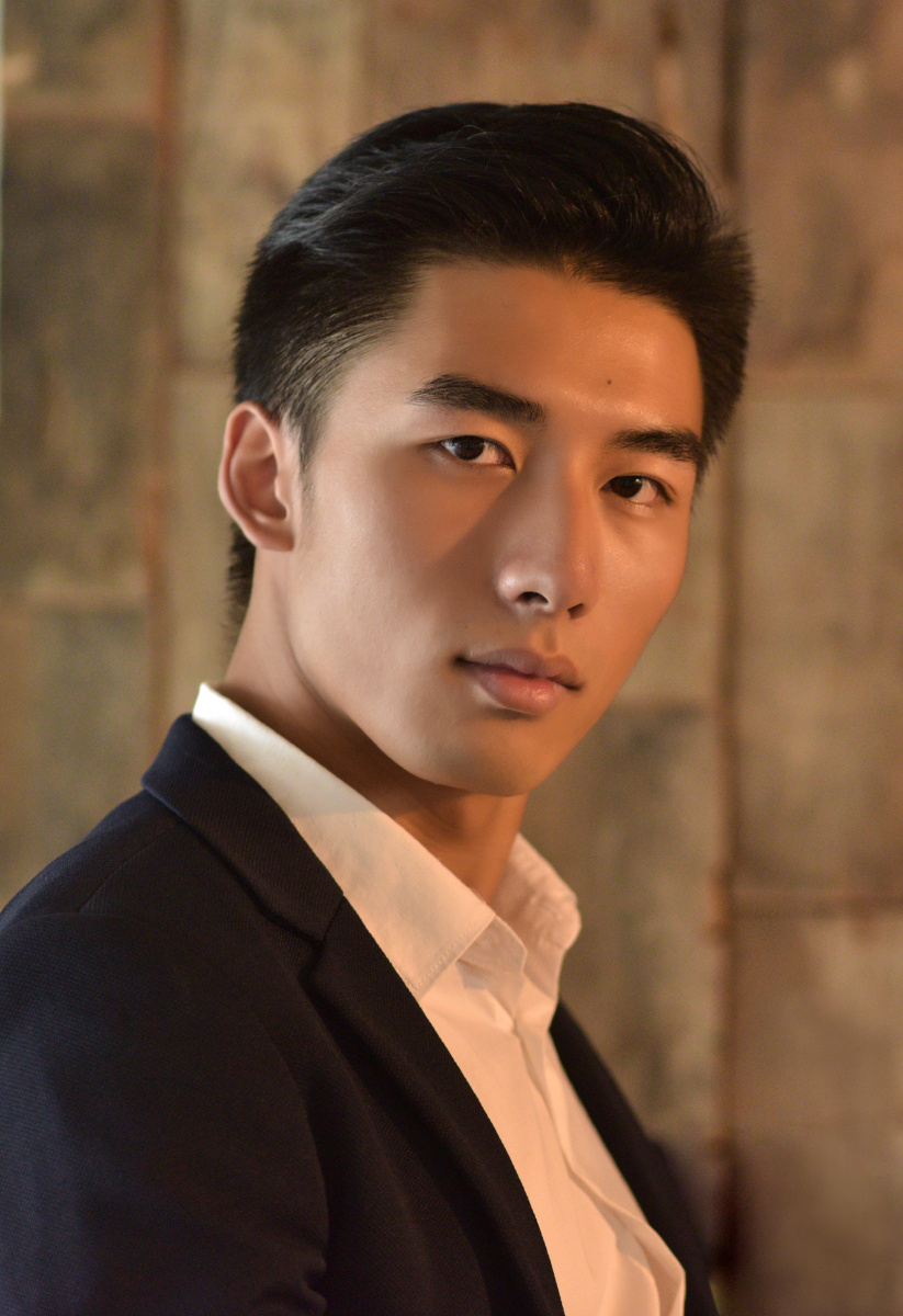 棱角分明英俊潇洒阳刚帅气