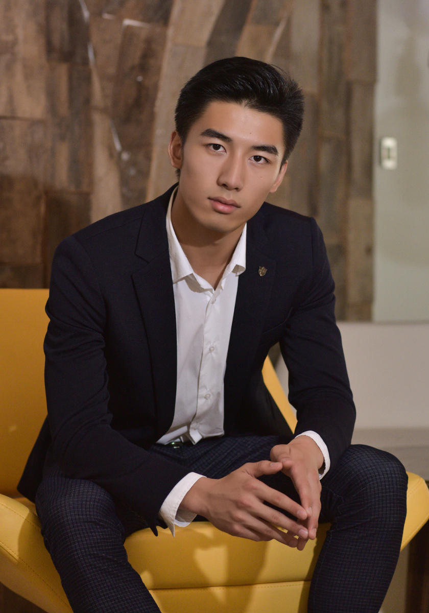 棱角分明英俊潇洒阳刚帅气