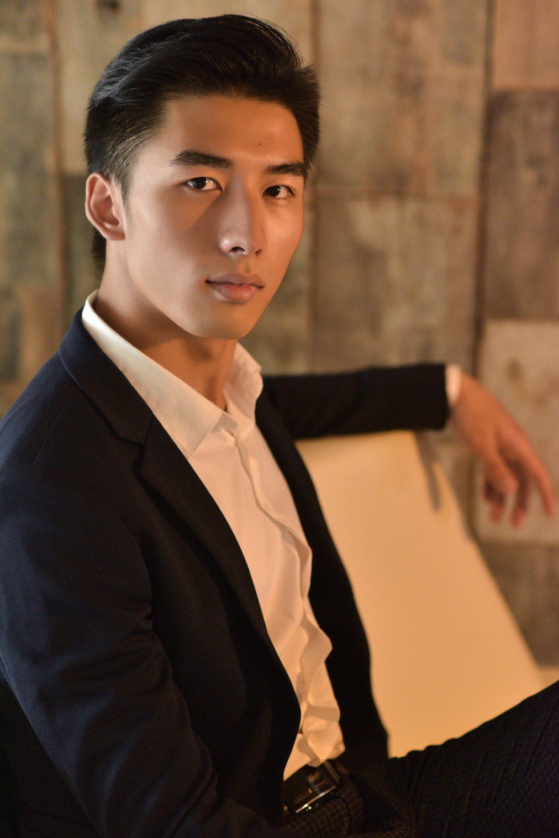 棱角分明英俊潇洒阳刚帅气