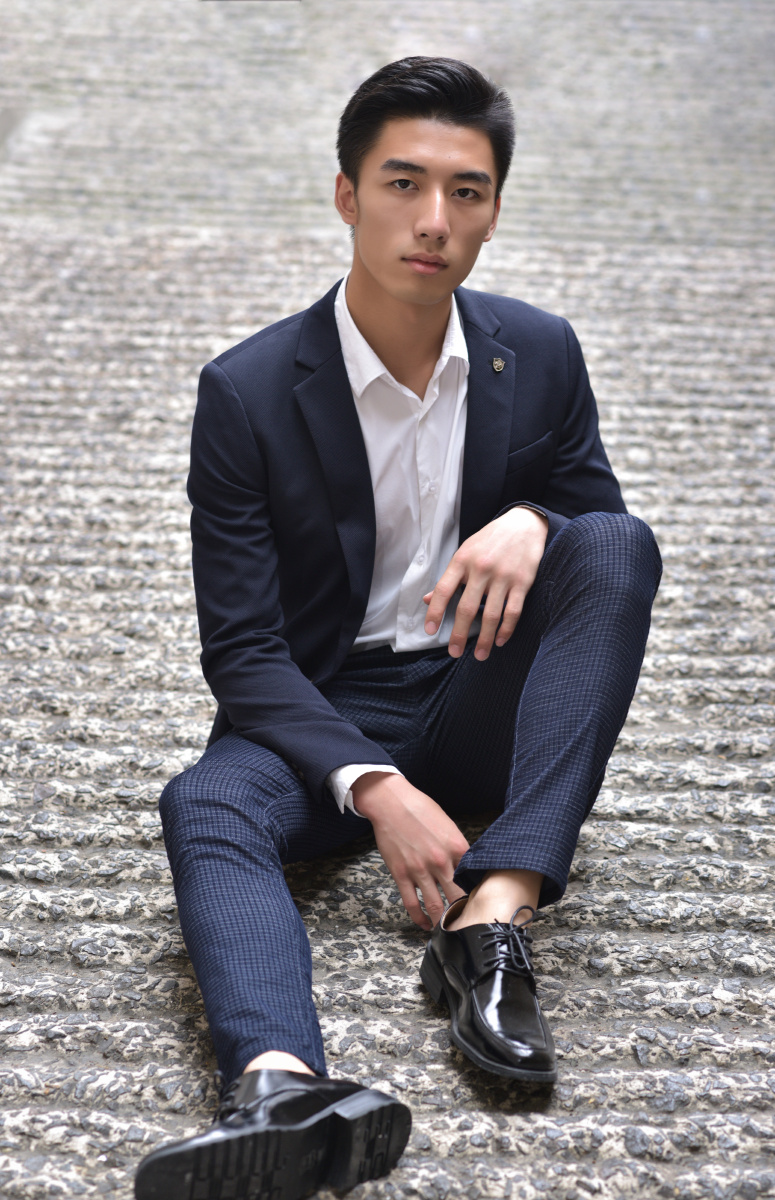 棱角分明英俊潇洒阳刚帅气