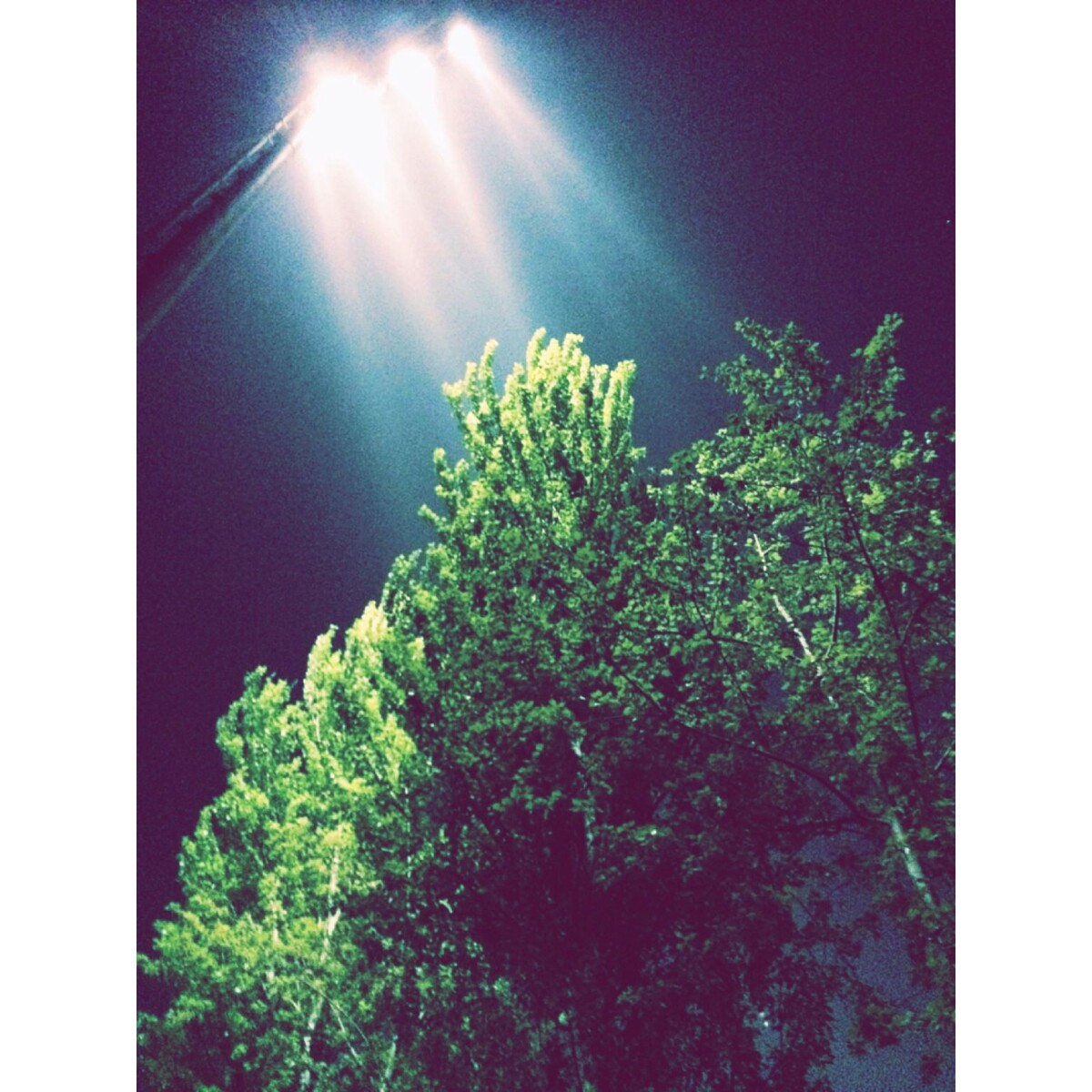 夜晚的操场 好像有外星人来过