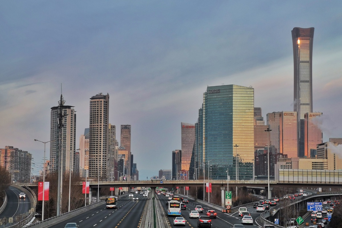 北京四惠国贸冬季清晨朝霞中国尊京通快速路