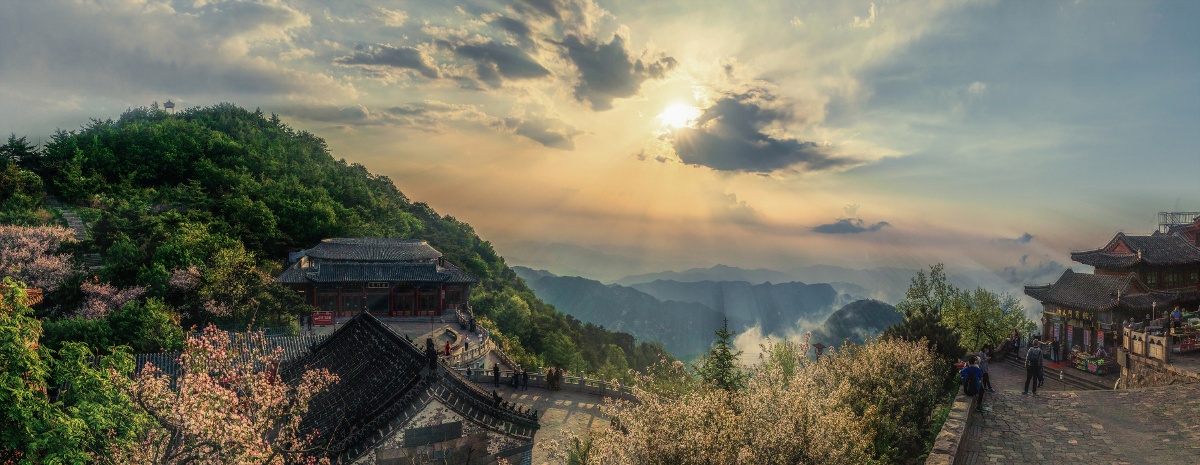 岱顶夕照拍摄于泰山