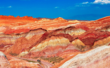 阳光下的张掖丹霞