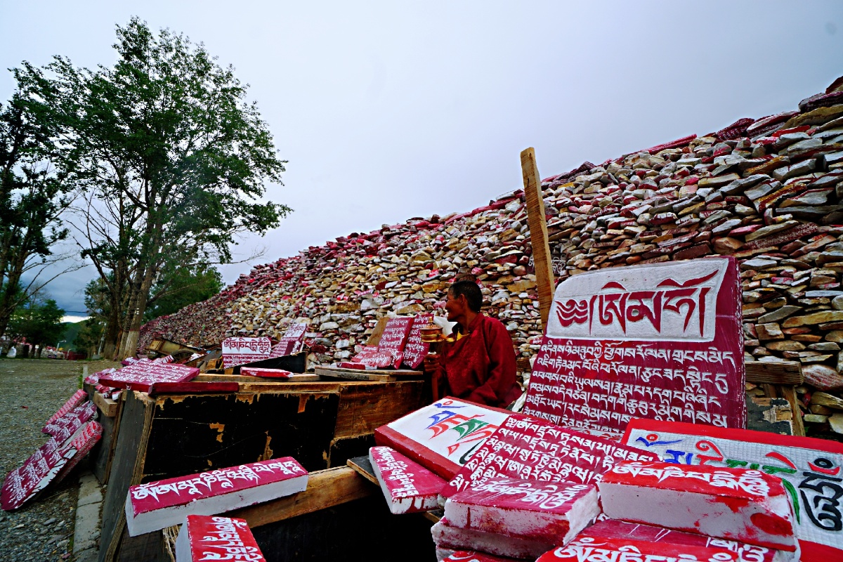 青海玉树新寨玛尼堆