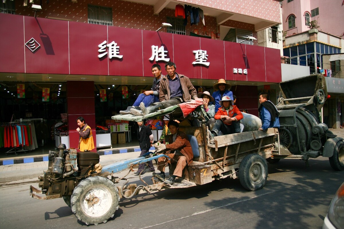 2007年2月6日,广州上社,拖拉机。