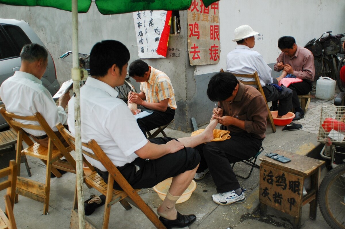 2008年5月5日,无锡新生路,修脚。