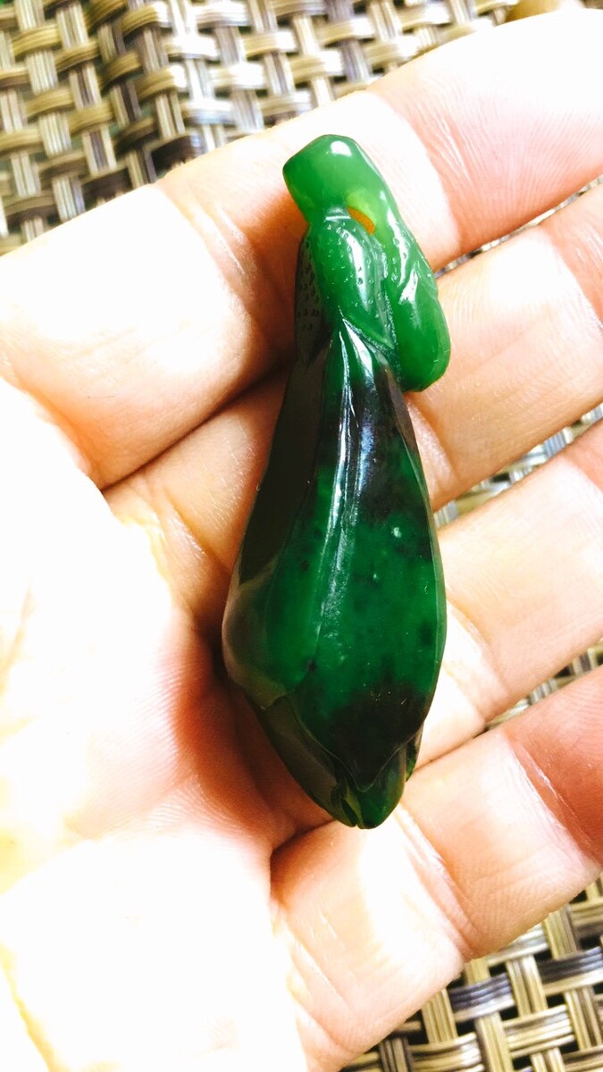 翡翠里什么叫乌鸡