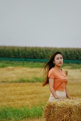 700930