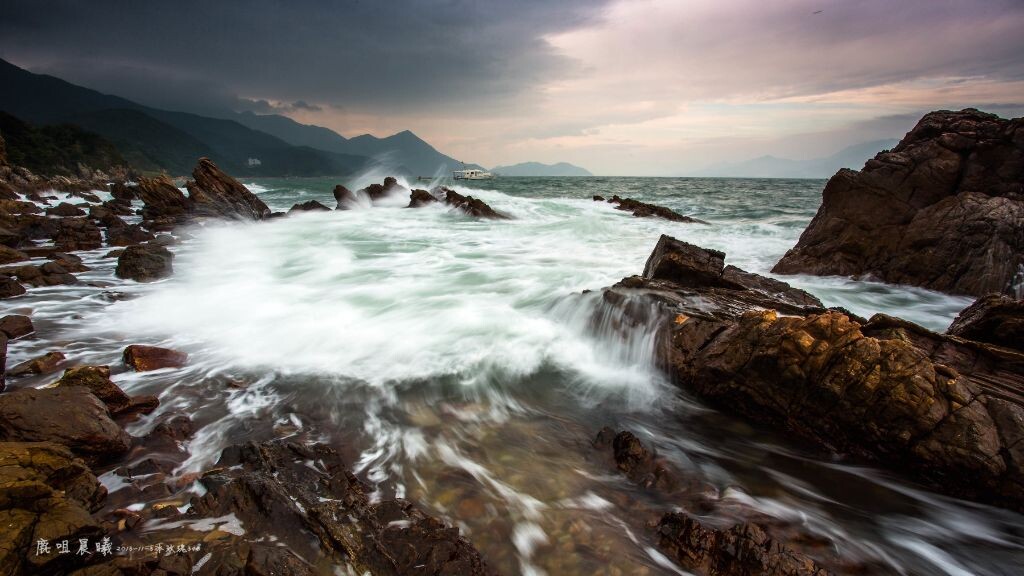 海角一偶,返波迎浪簇旋流。。。