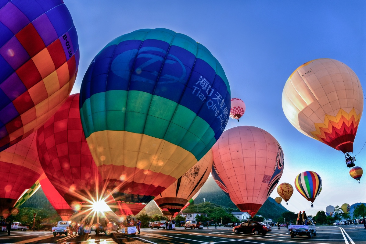 热气球穿越万峰林